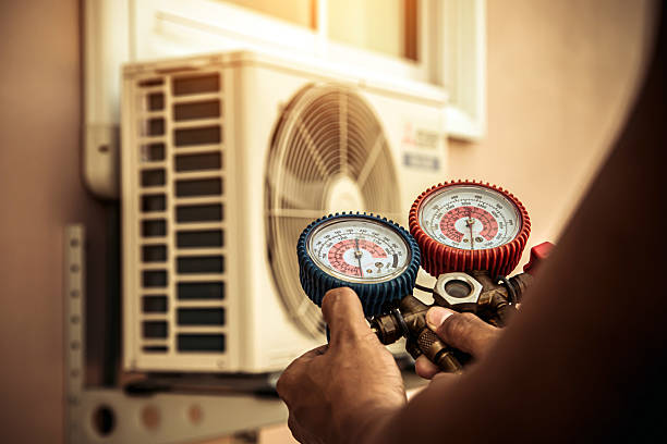 Professional Hvac technician working in Long Lake, IL